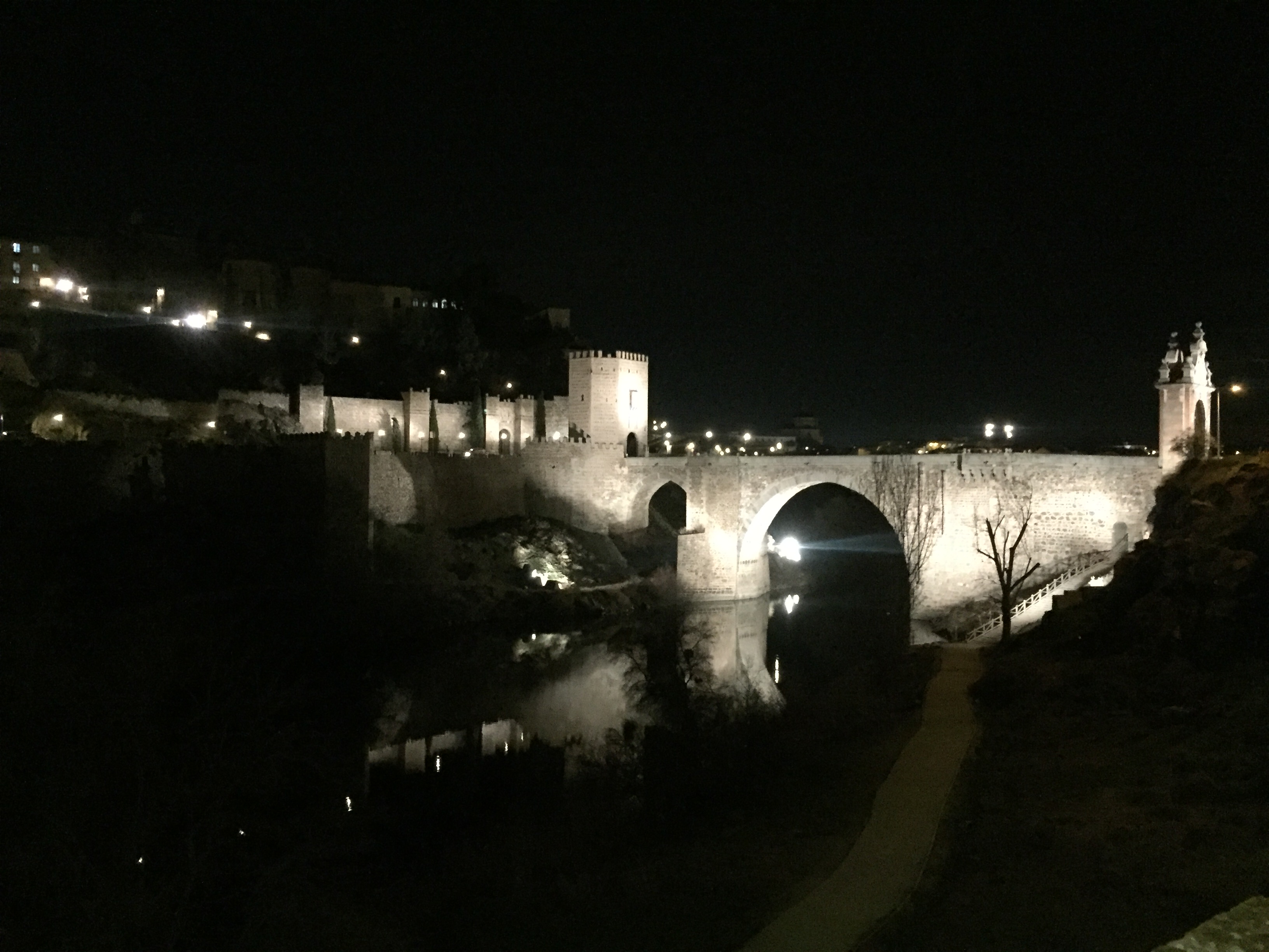 Signify participa en la iluminación conectada para el puente de Alcántara en Toledo